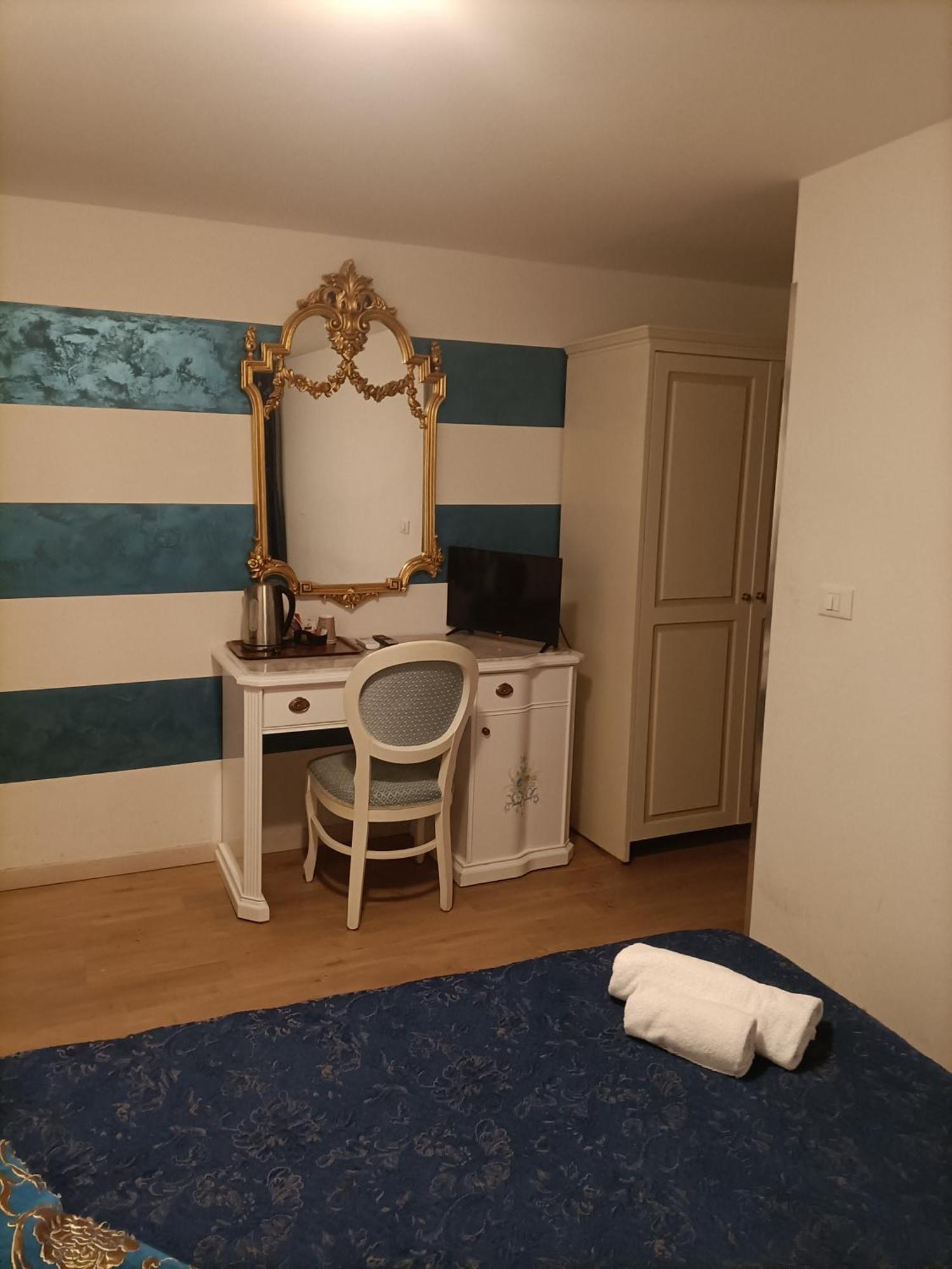 Palazzo Lion Morosini - Check In Presso Locanda Ai Santi Apostoli Venetië Buitenkant foto