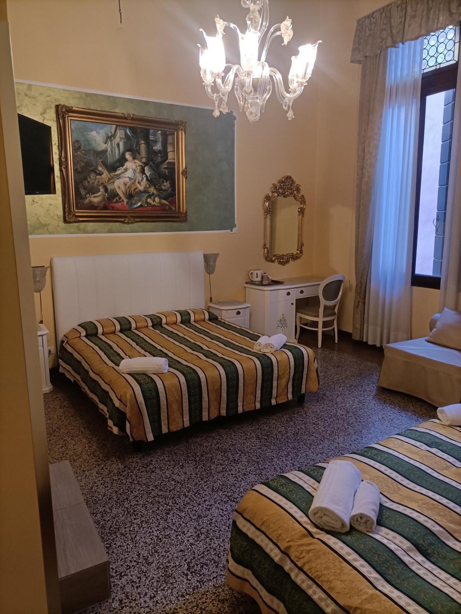 Palazzo Lion Morosini - Check In Presso Locanda Ai Santi Apostoli Venetië Buitenkant foto