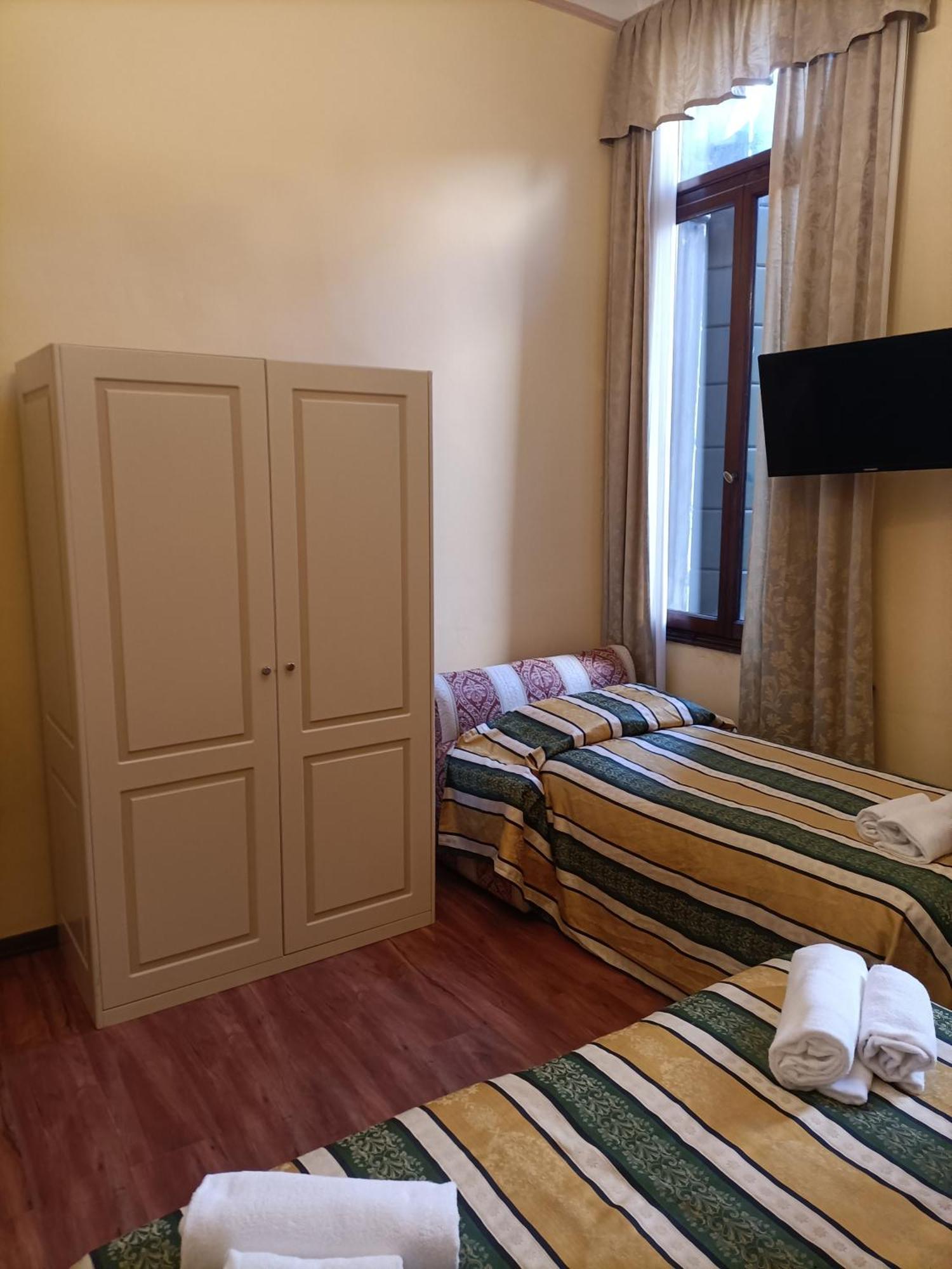 Palazzo Lion Morosini - Check In Presso Locanda Ai Santi Apostoli Venetië Buitenkant foto