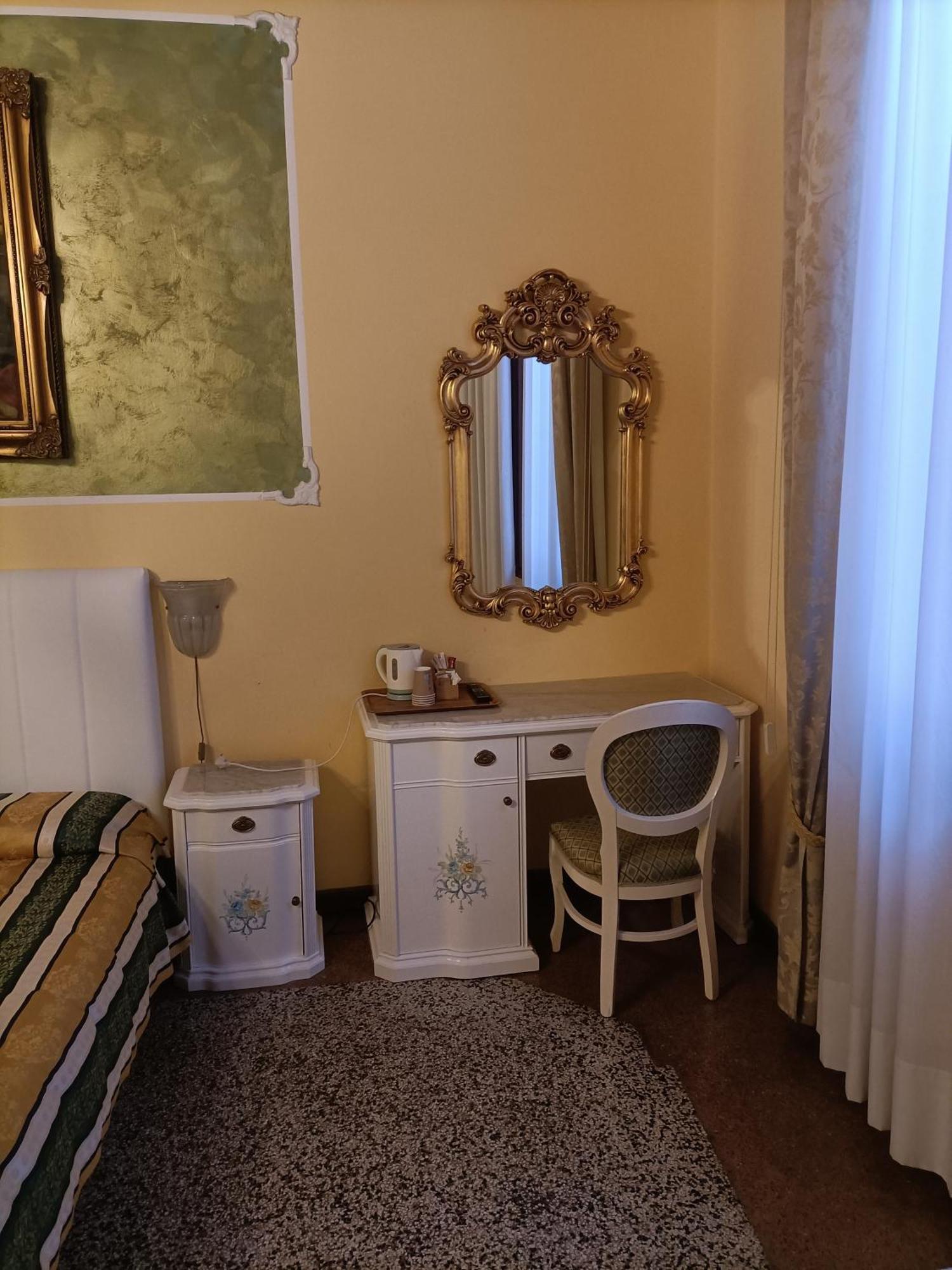 Palazzo Lion Morosini - Check In Presso Locanda Ai Santi Apostoli Venetië Buitenkant foto